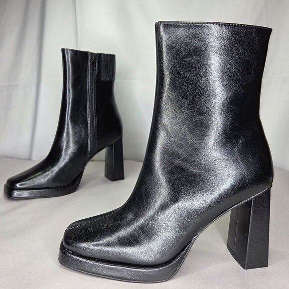 NWT Steve Madden Women's Freya Black Leather Bootie - Picture 1 of 8
